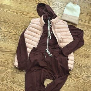 Vuori Performance Jogger and Sweatshirt Set